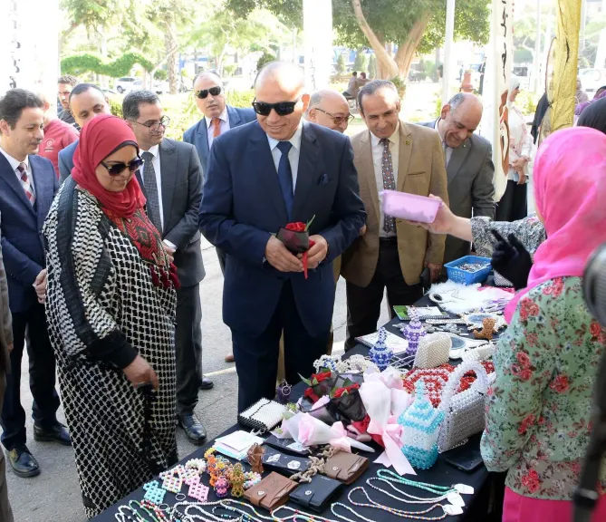 شريف خاطر يفتتح بازار جامعتي بمشاركة 100 طالب وعرض 5 آلاف منتج